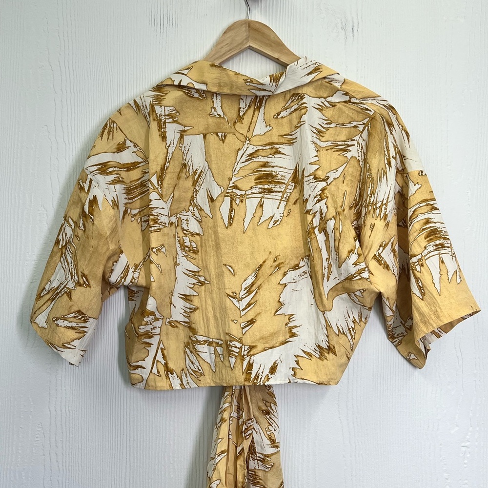 H&M - Cream And Beige Floral Short Sleeve Tie Front Tropical Blouse Size Small - Picture 9 of 9